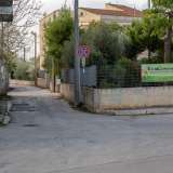 A sinistra invece si ricollega al centro cittadino sbucando sulla statale 100. Noi seguiamo questa direzione che ci permette dopo una cinquantina di metri di raggiungere la nostra meta
